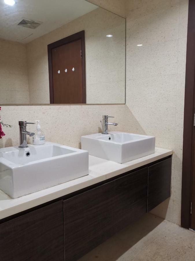 Regalia Skypool Klcc Hostel Kuala Lumpur